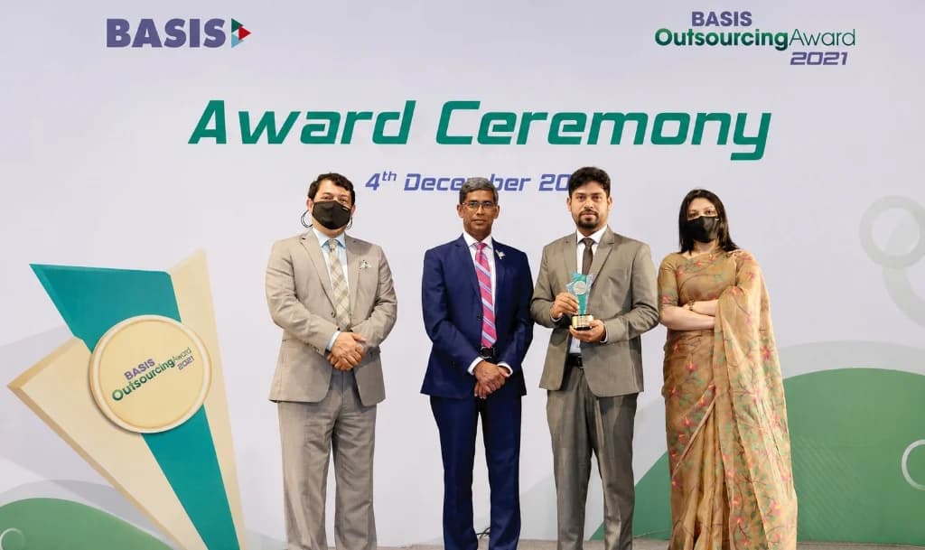 Abul Hasan Receiving BASIS Outsourcing Award 2021 (District Level Top Individual)